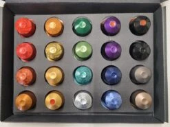 Koffie Proeverij Pakket Met 20 Stuks Verschillende Smaken En Mystery Card 'Enjoy The Sweet Moment' Met Persoonlijke (video) Boodschap | Verjaardag | Sinterklaas | Kerstpakket | Vaderdag | Moederdag | Jubileum | Valentijnsdag 9 Koffie Proeverij Pakket Met 20 Stuks Verschillende Smaken En Mystery Card 'Enjoy The Sweet Moment' Met Persoonlijke (video) Boodschap | Verjaardag | Sinterklaas | Kerstpakket | Vaderdag | Moederdag | Jubileum | Valentijnsdag -Rogers Coffee Service Winkel 1200x899