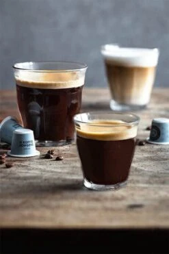 De Koffiejongens - Decaf - Nespresso Cups - 100% Biologisch Afbreekbaar - 60 Cups - 100% Nespresso Compatible 5 De Koffiejongens - Decaf - Nespresso Cups - 100% Biologisch Afbreekbaar - 60 Cups - 100% Nespresso Compatible -Rogers Coffee Service Winkel 800x1200 12